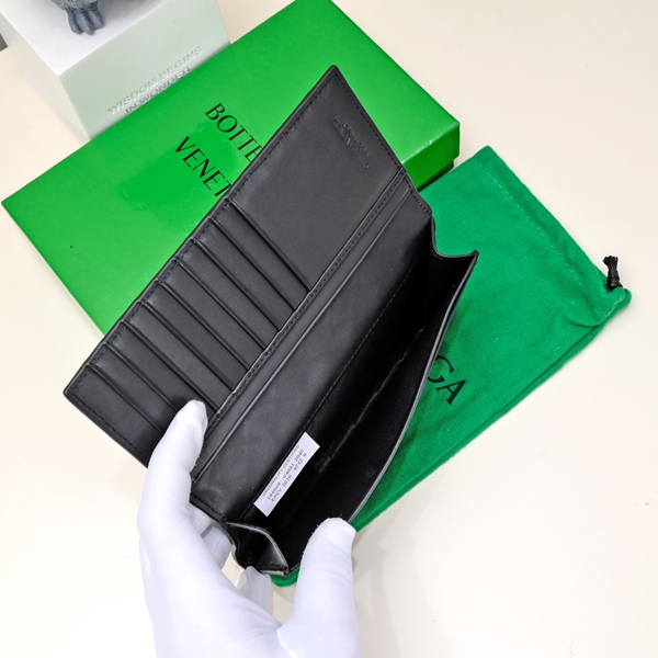 ボッテガヴェネタ財布コピー着用イメージ